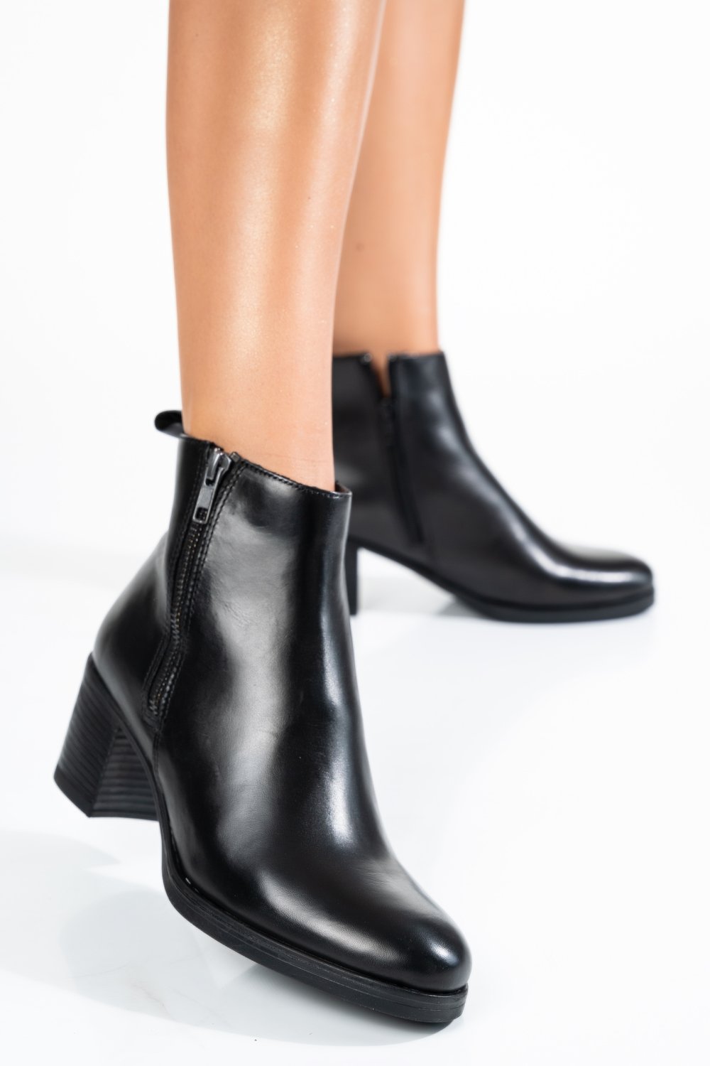 Fekete természetes bőr bakancs ws7hh70h01