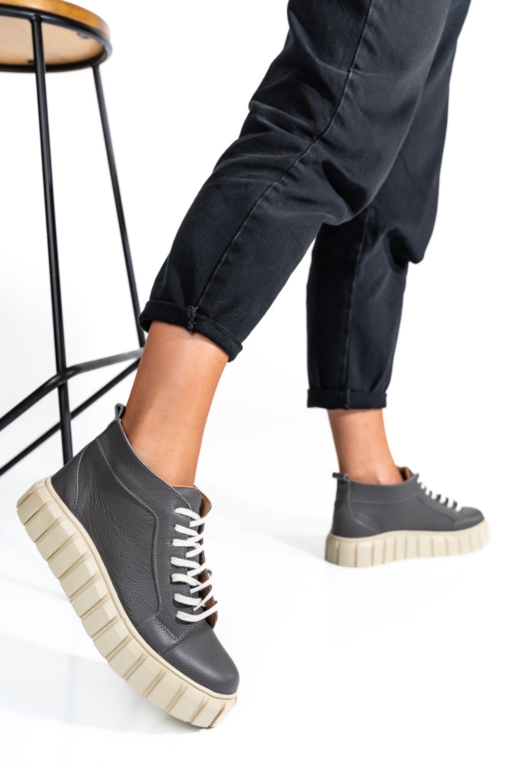 Szürke természetes bőr bakancs 3s7h300