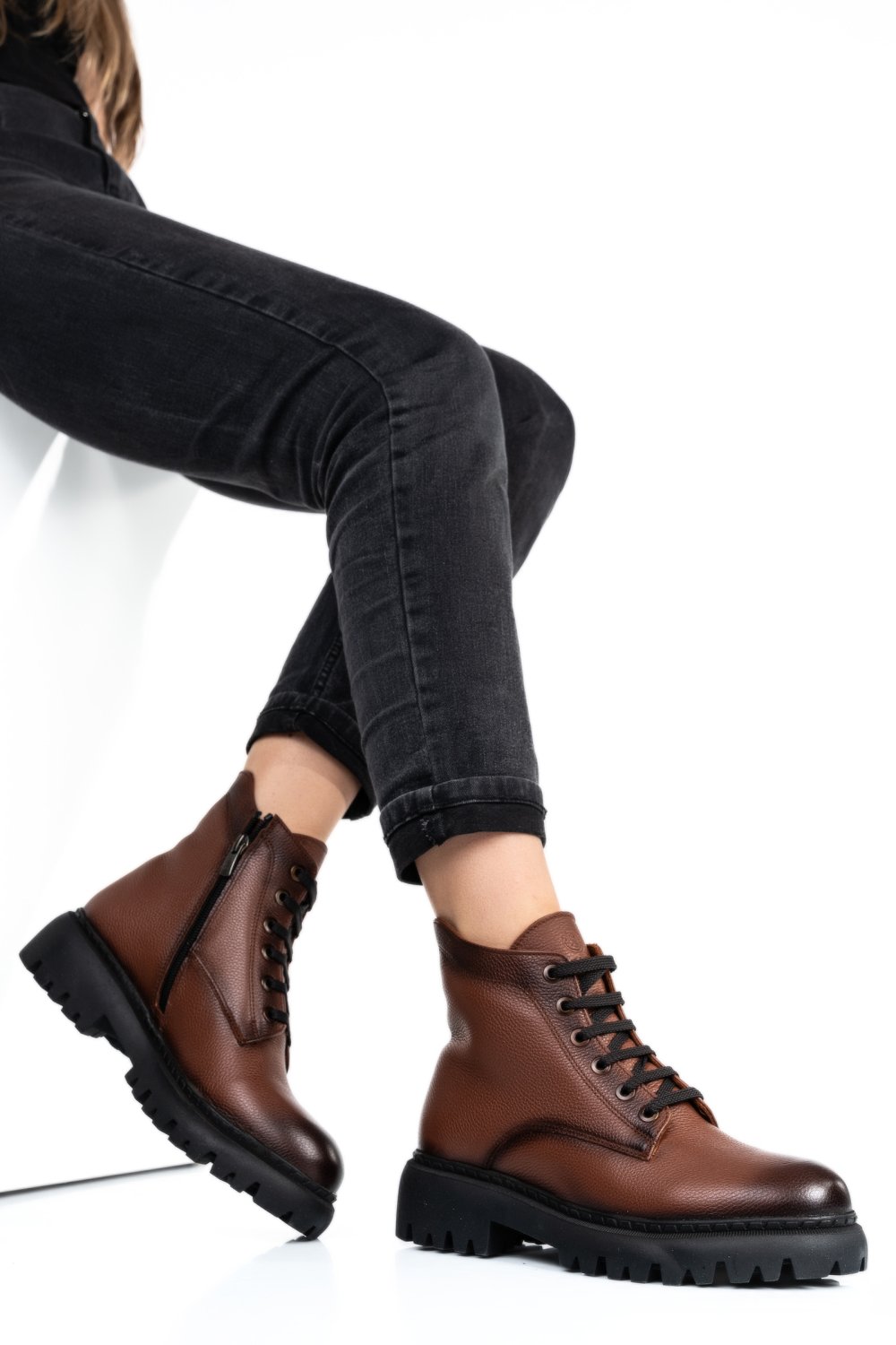 Barna természetes bőr bakancs 4s7h22