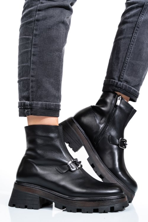 Fekete természetes bőr bakancs 4s7h29