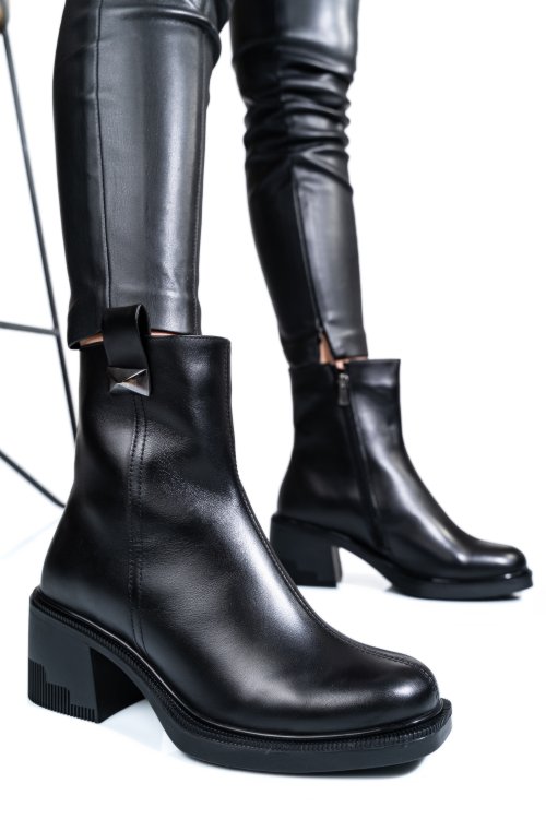 Fekete természetes bőr bakancs 4s7h27