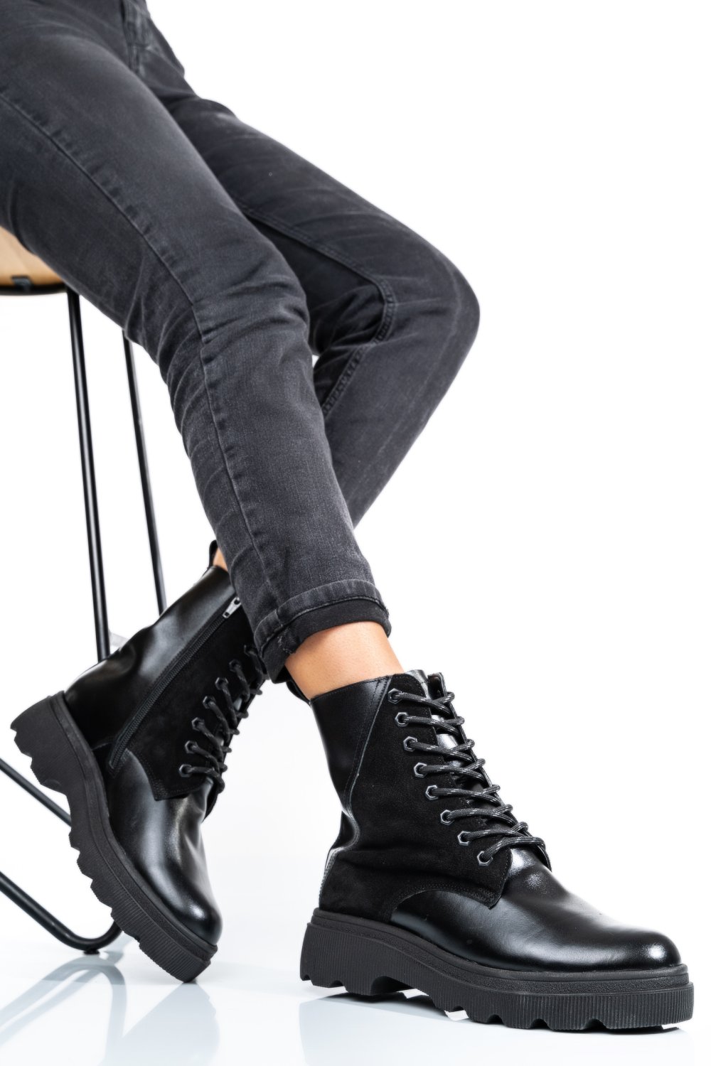 Fekete természetes bőr bakancs 1s7h50lib