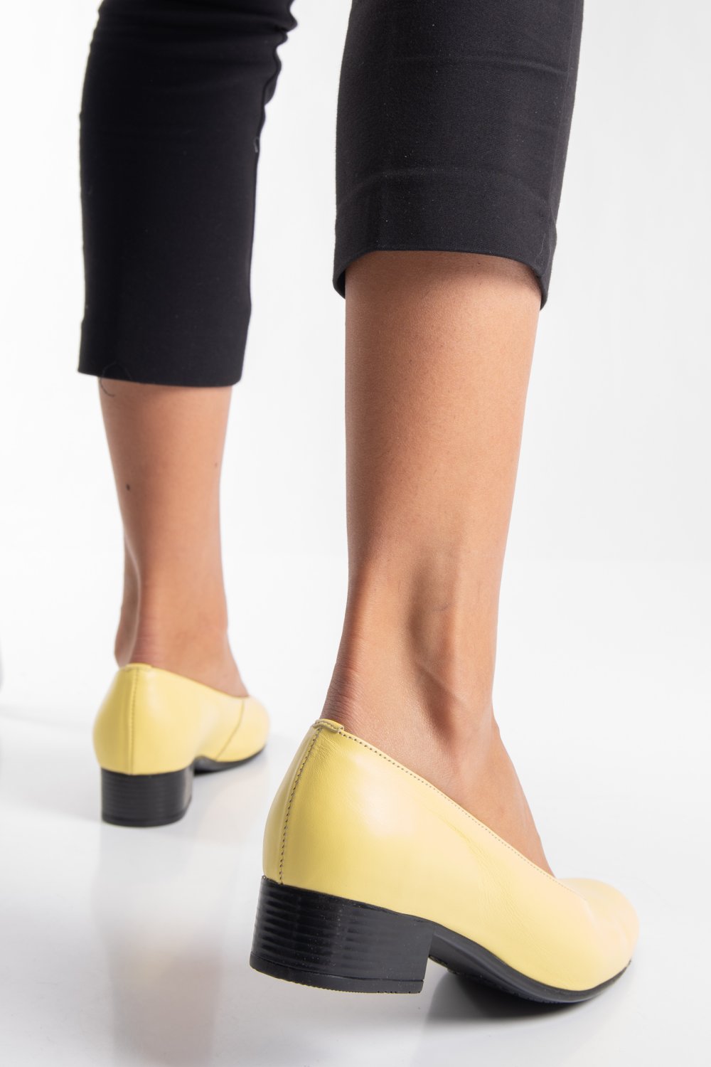 Sárga természetes bőr magassarkú cipők 2s7h040