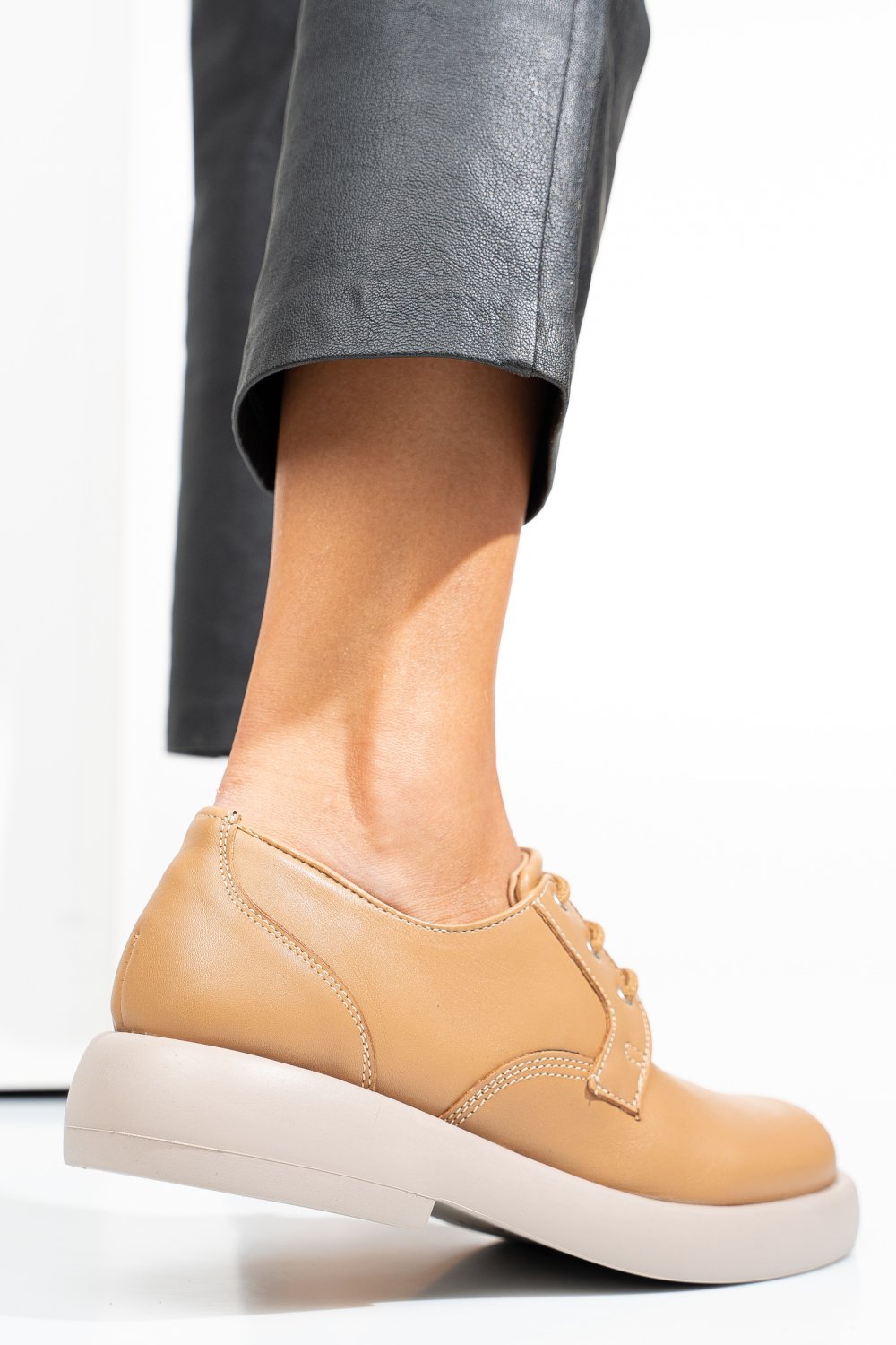 Bézs természetes bőr  4s7h58