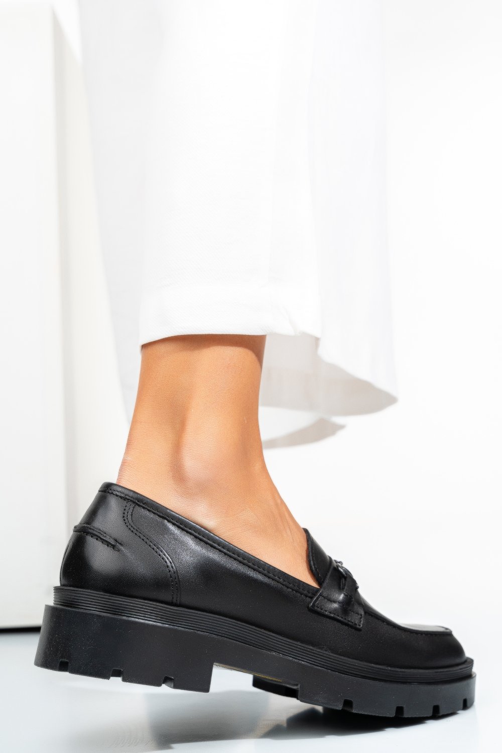 Fekete természetes bőr  ss7hally02