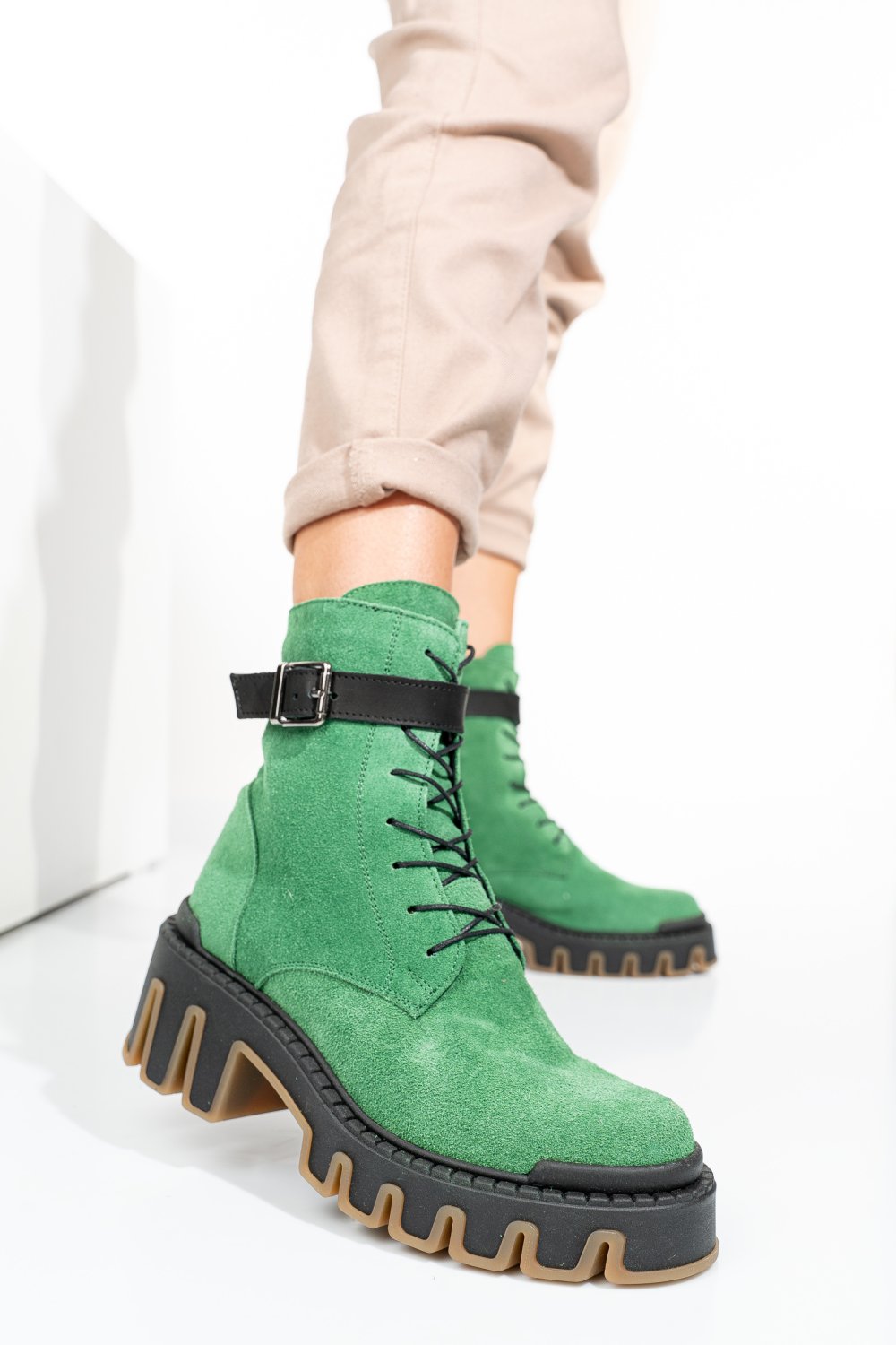 Zöld fordított bőr bakancs 2s7h42818sp