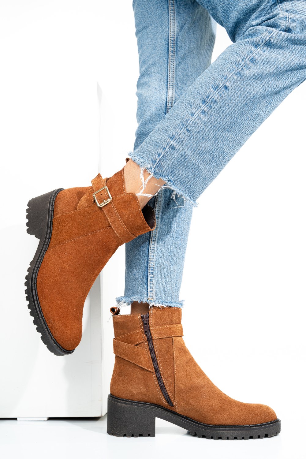 Barna fordított bőr bakancs 1s7h537