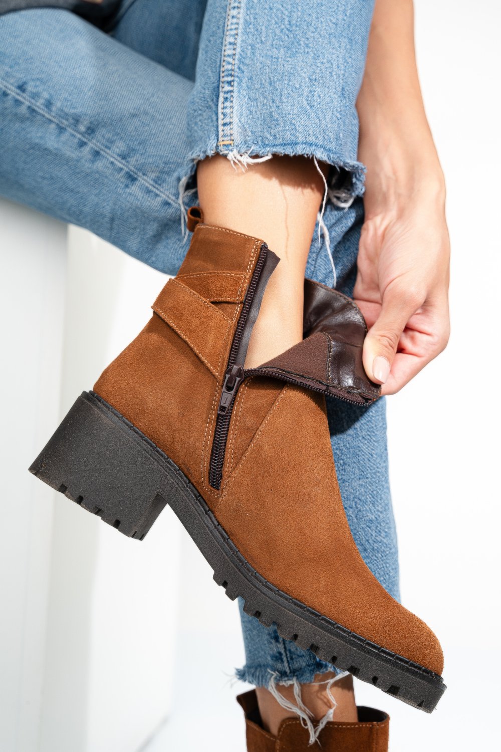 Barna fordított bőr bakancs 1s7h537