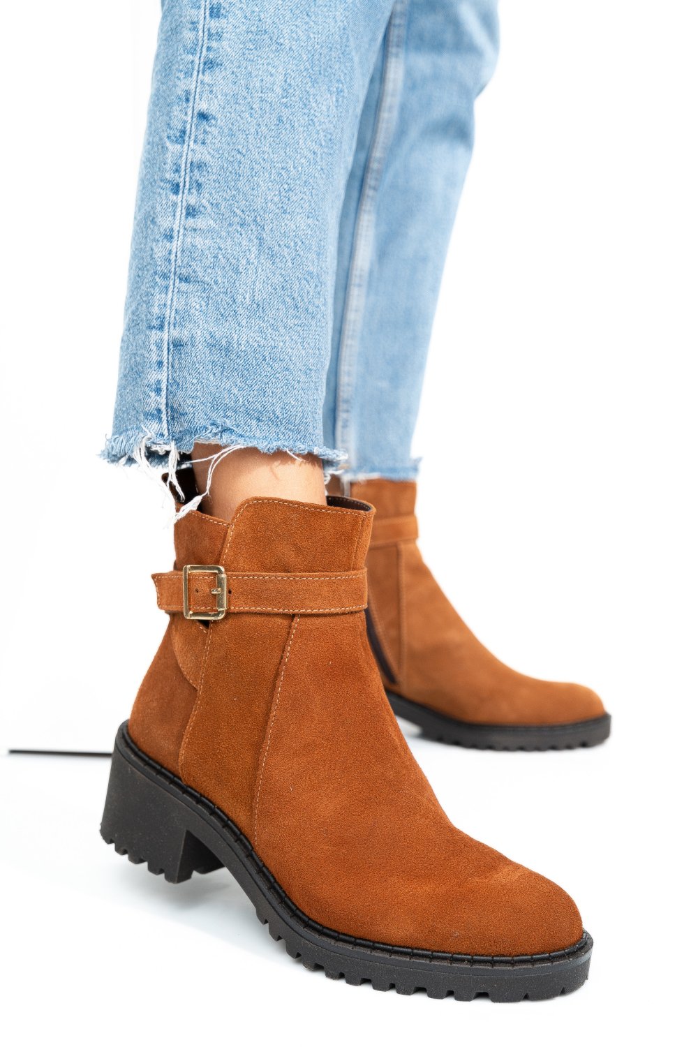 Barna fordított bőr bakancs 1s7h537