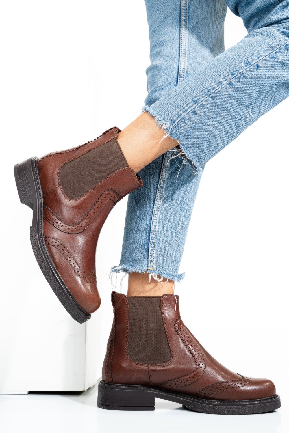 Barna természetes bőr bakancs 3s7h713