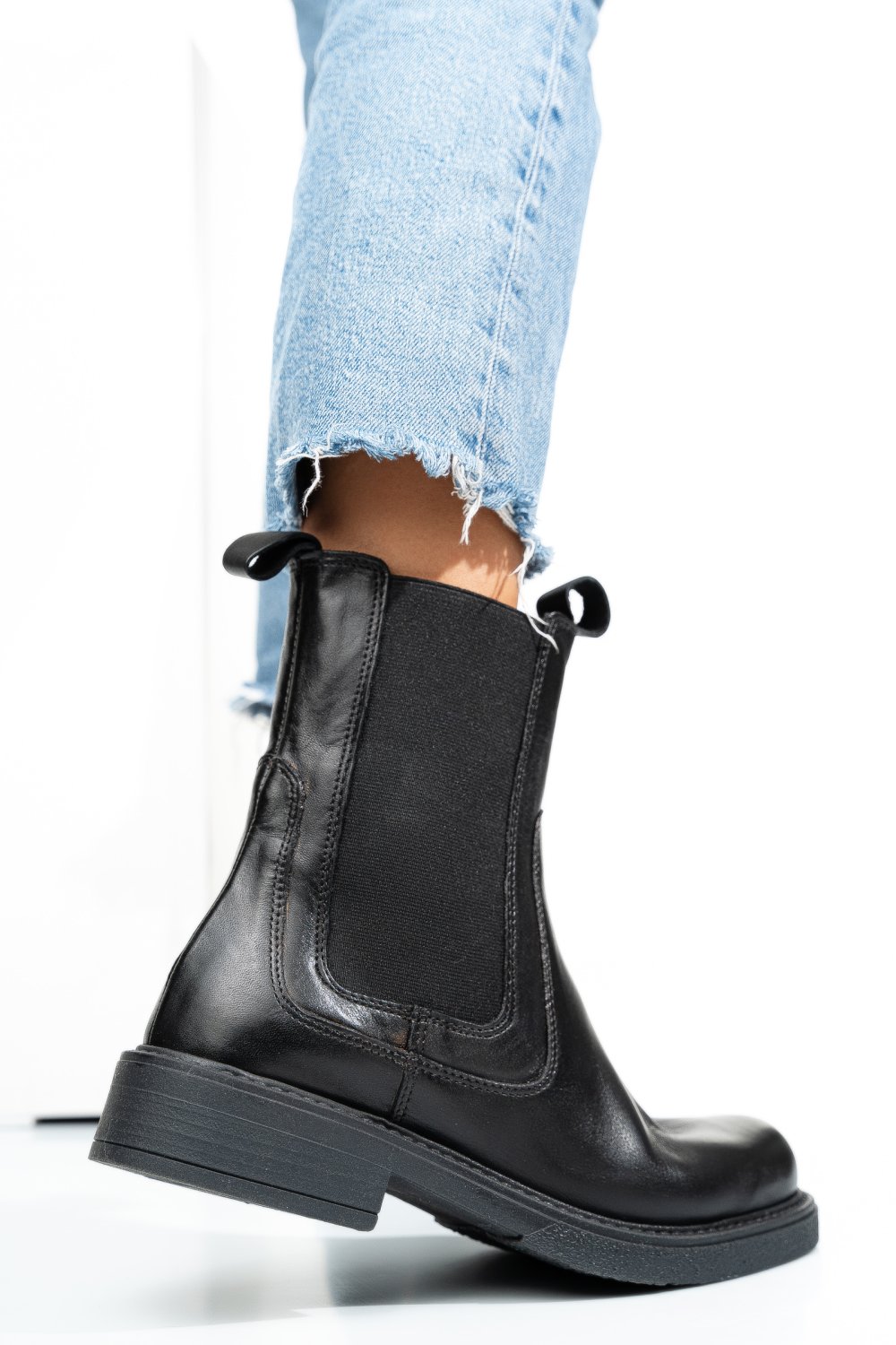 Fekete természetes bőr bakancs 7s7h627