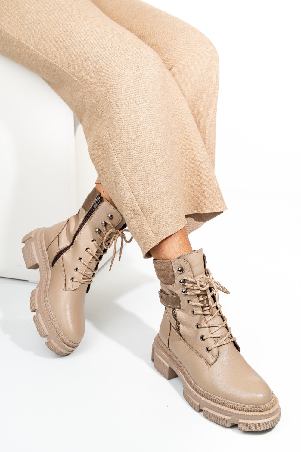 Bézs természetes bőr bakancs 2s7h12887np