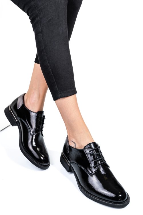 Fekete természetes lakkozott bőr  2s7h51624npk