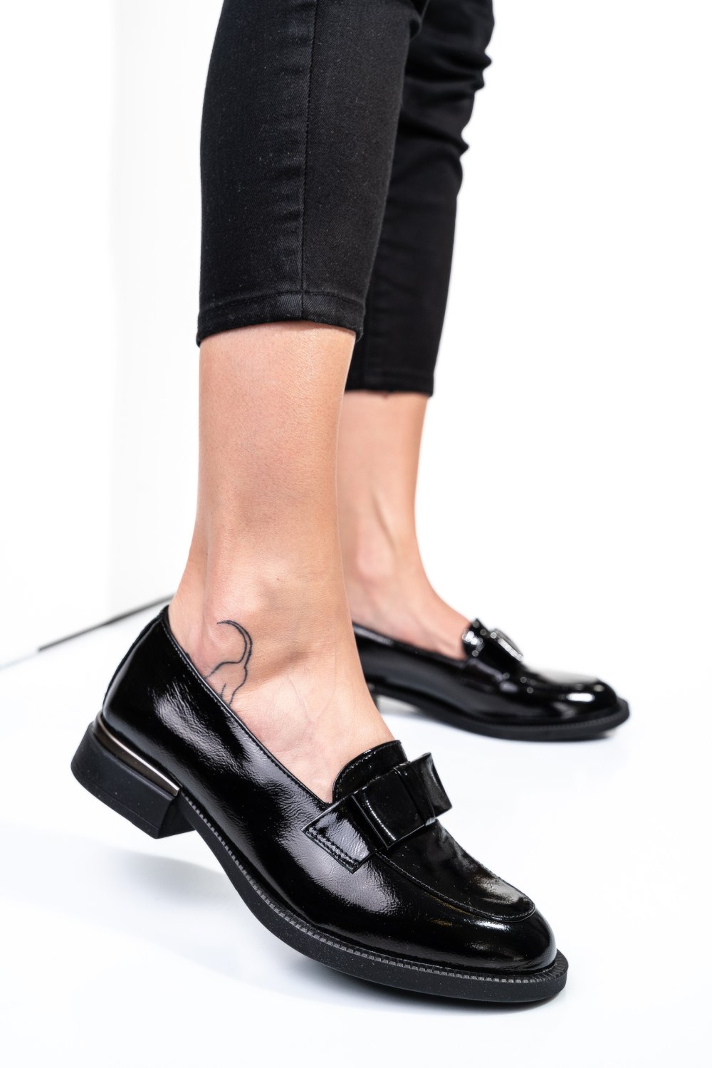 Fekete természetes lakkozott bőr  2s7h51627npk