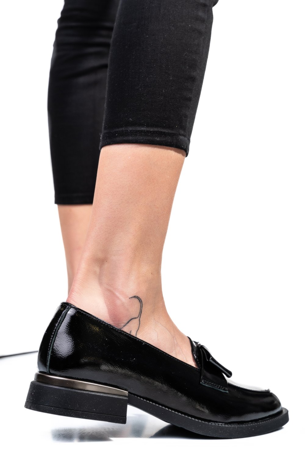 Fekete természetes lakkozott bőr  2s7h51627npk