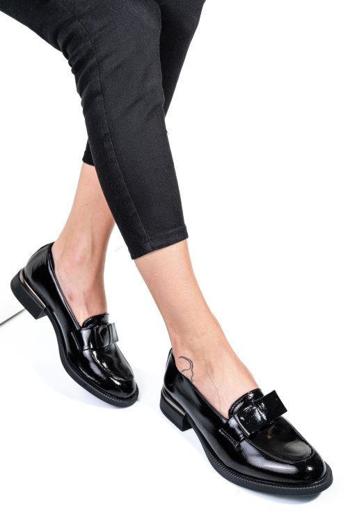 Fekete természetes lakkozott bőr  2s7h51627npk