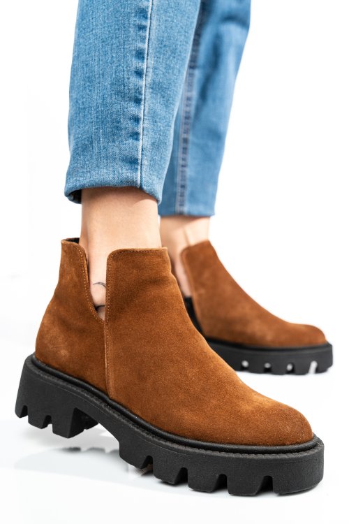 Barna fordított bőr bakancs 0s7h24