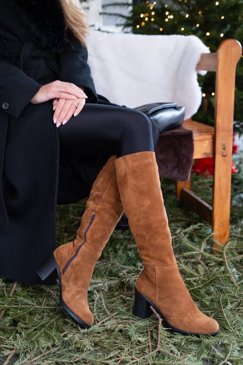 Barna fordított bőr csizma 8s7h00