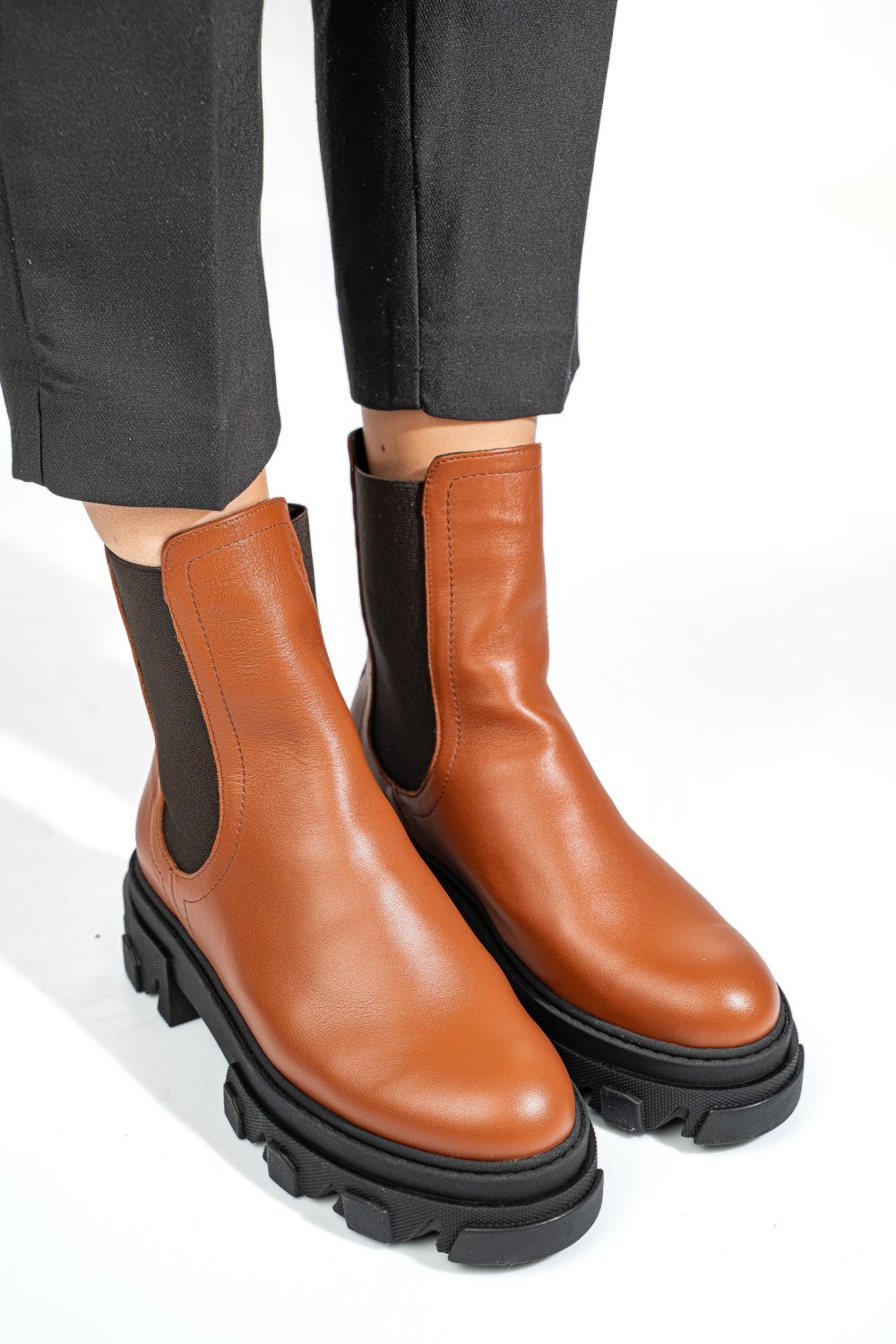 Barna természetes bőr bakancs 2s7h25