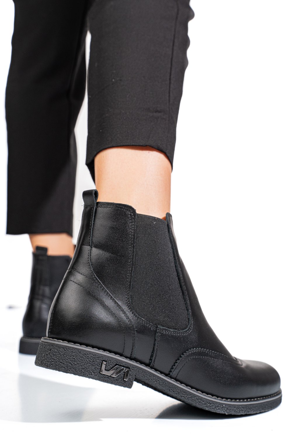 Fekete természetes bőr bakancs 2s7h12