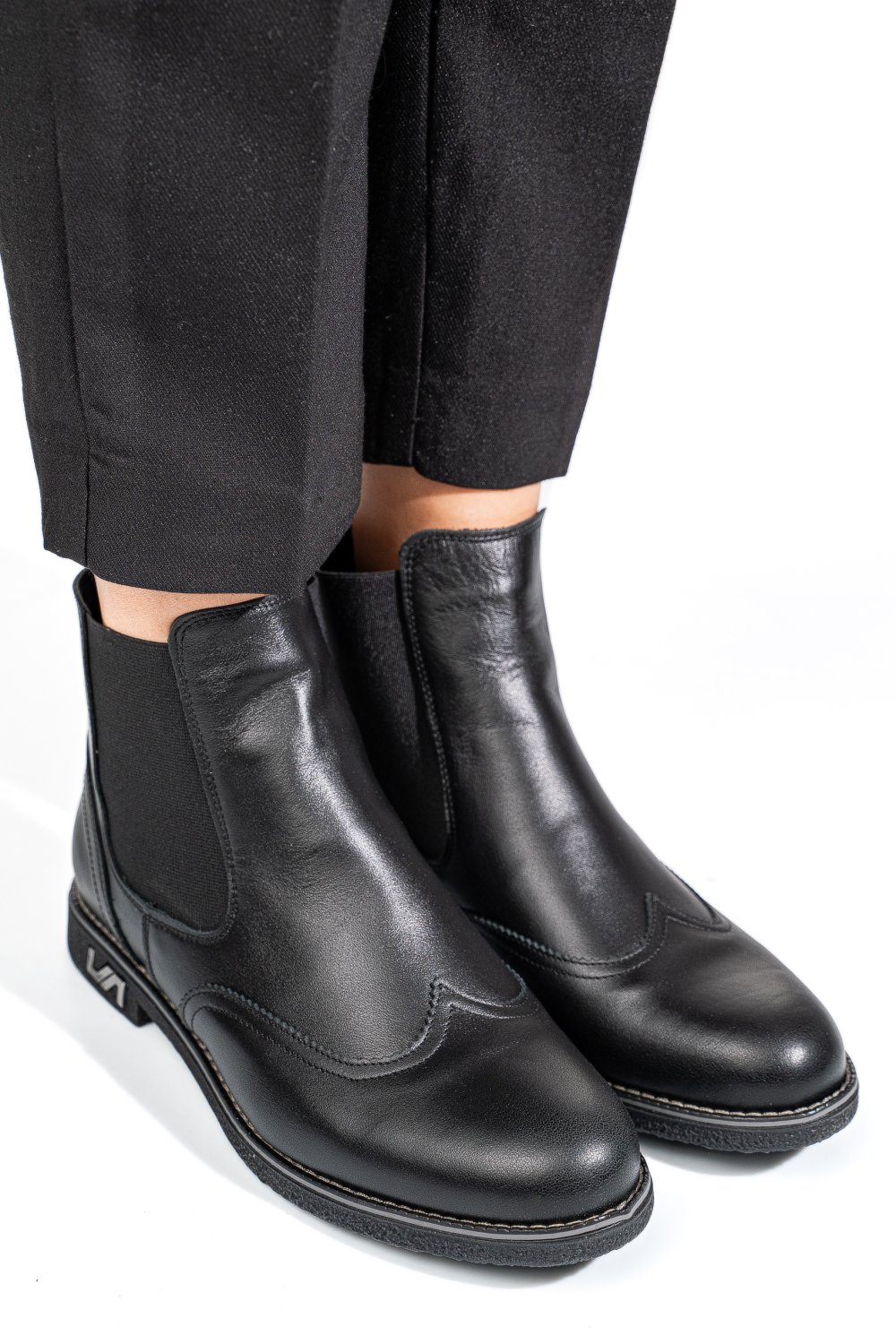Fekete természetes bőr bakancs 2s7h12