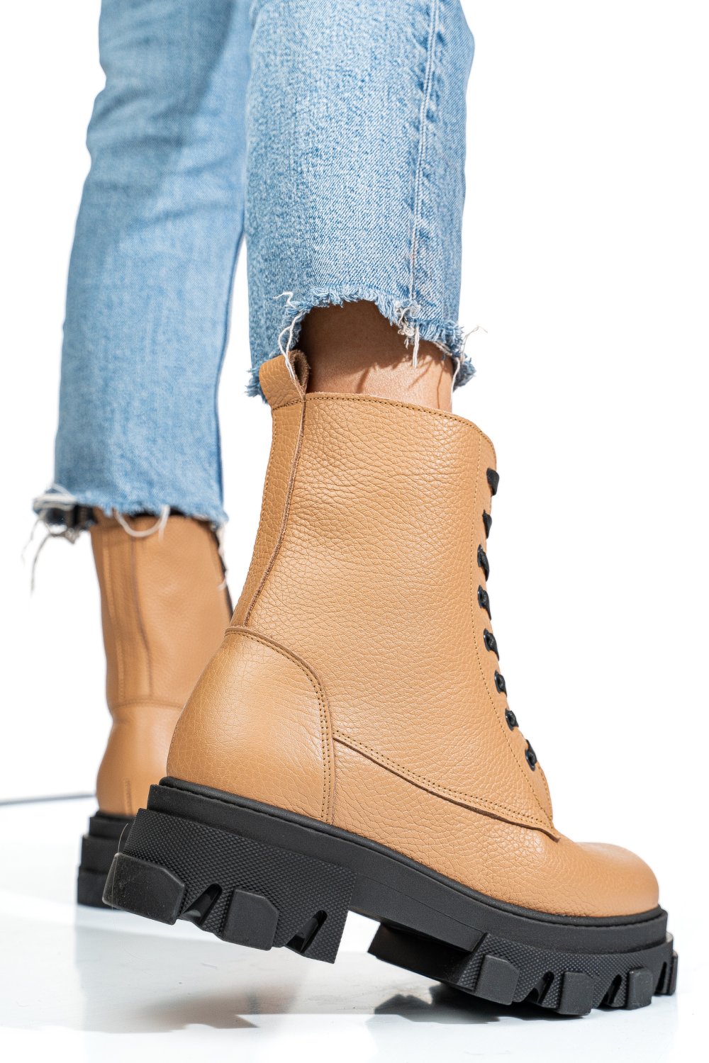 Barna természetes bőr bakancs 1s7h24