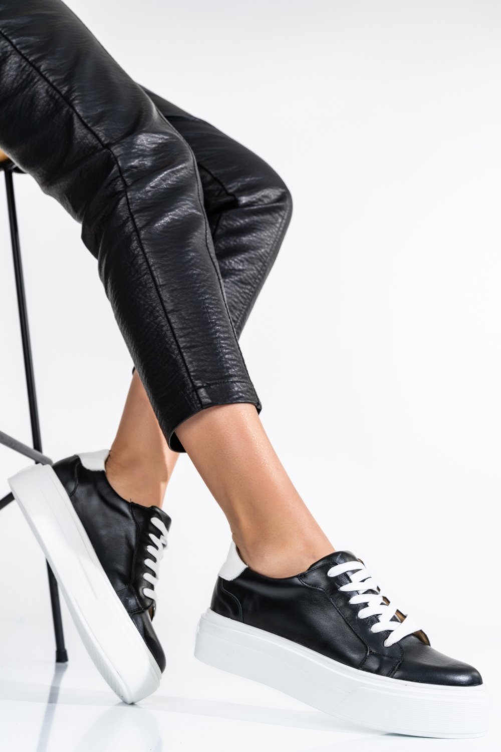 Fekete természetes bőr sport cipők 3s7h000