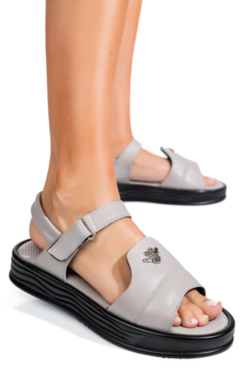 Szürke természetes bőr szandál 4s7h71