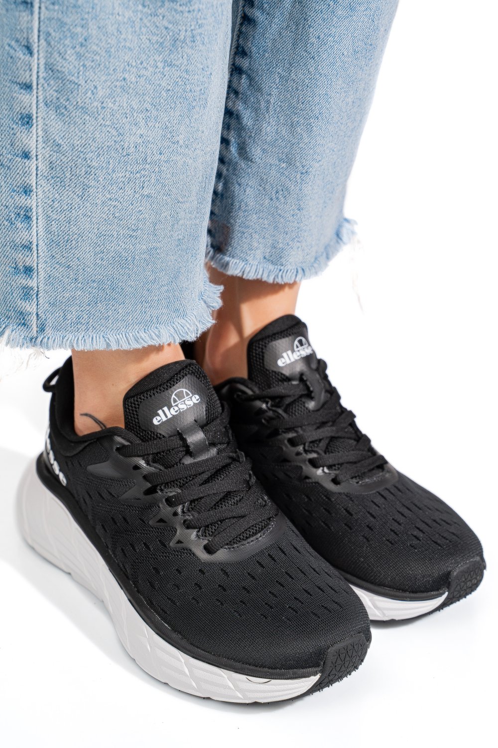 Fekete  es7hl42w62459