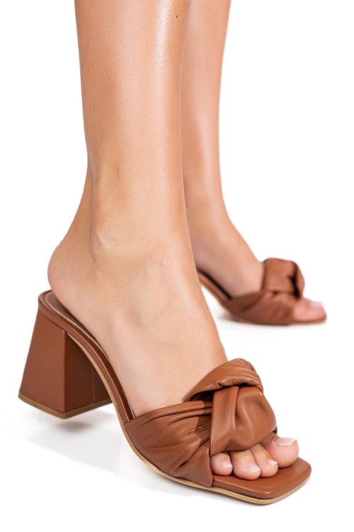 Barna természetes bőr szandál es7hm-8657