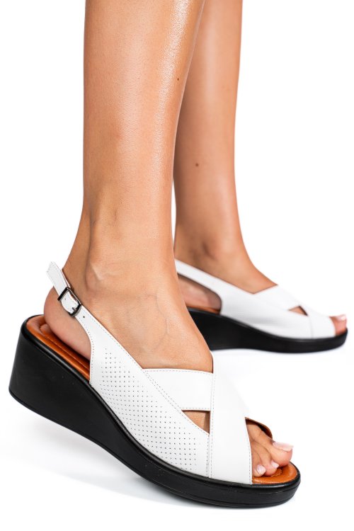 Fehér természetes bőr szandál 7s7h40