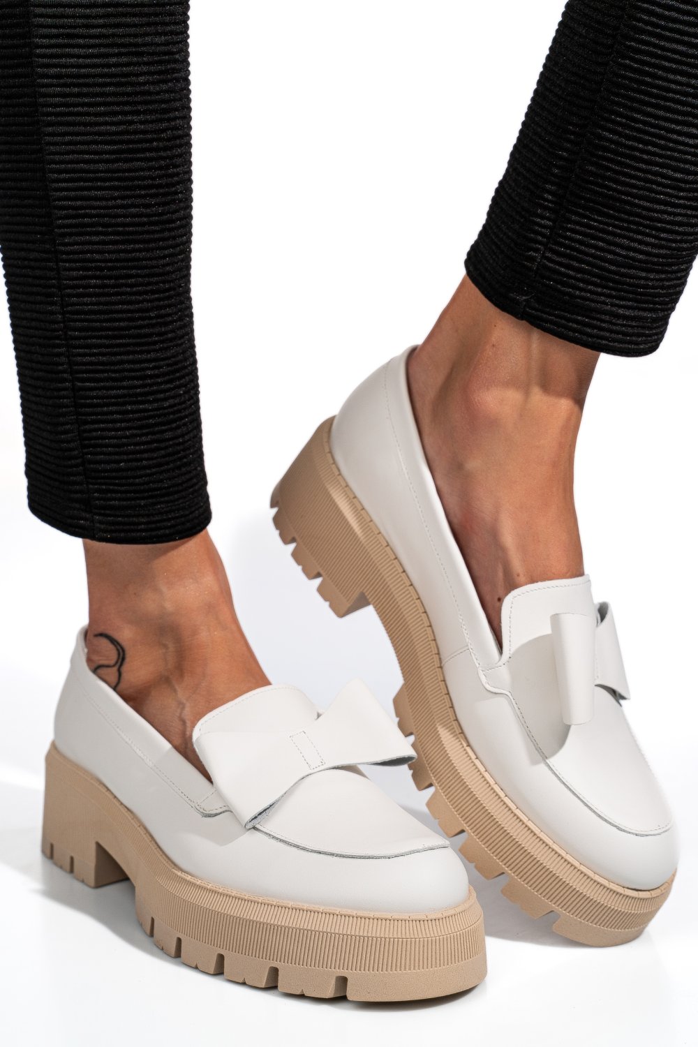 Fehér természetes bőr női lapos cipők 2s7h115