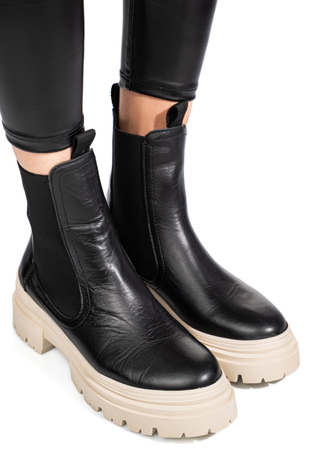 Fekete természetes bőr bakancs 5s7h2132505