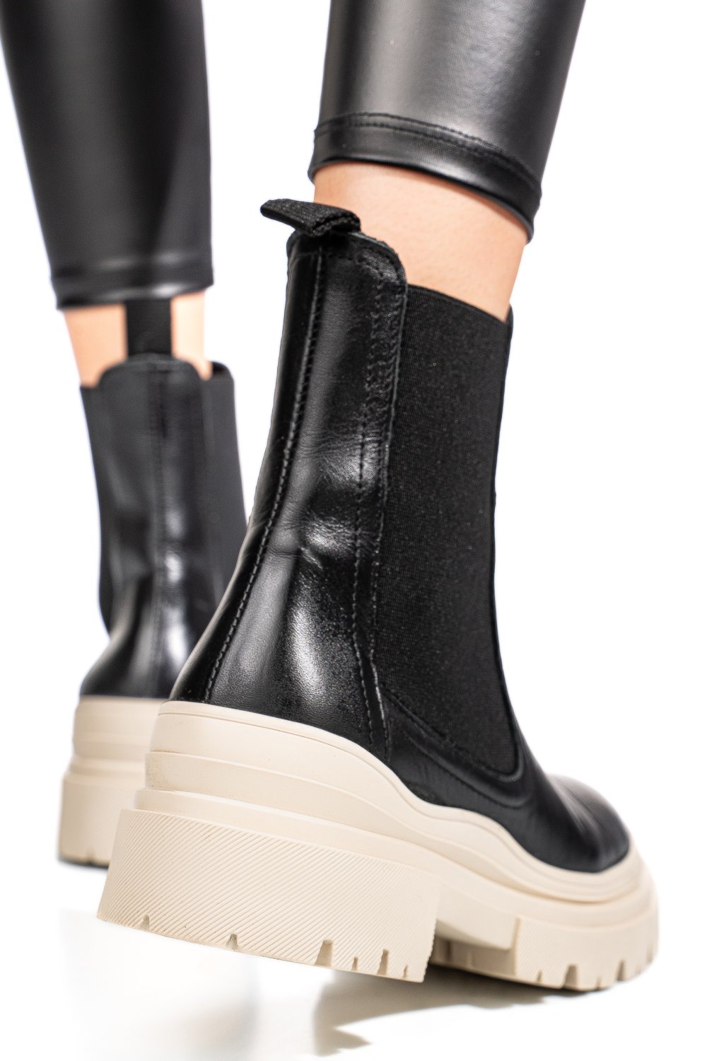 Fekete természetes bőr bakancs 5s7h2132505