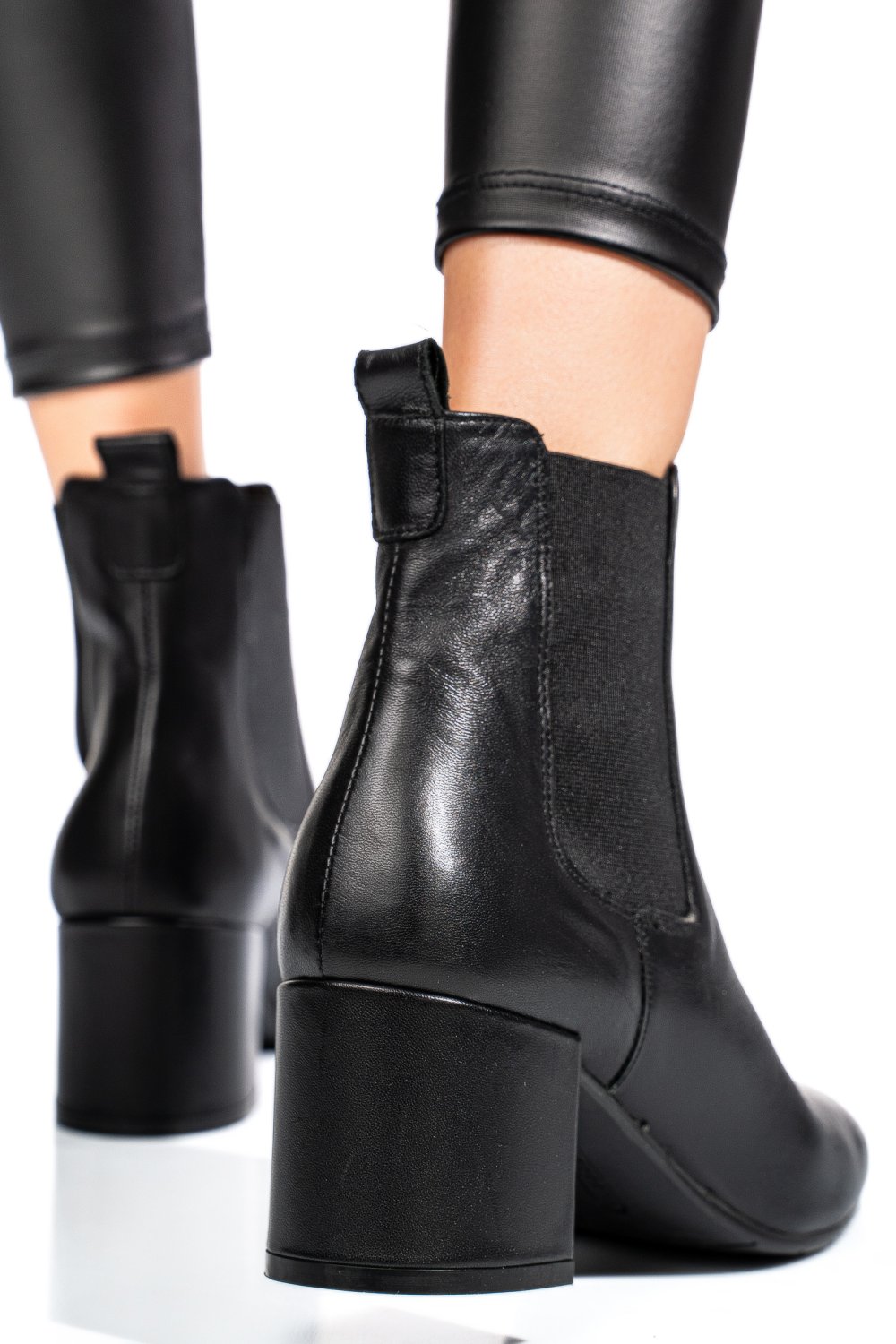 Fekete természetes bőr bokacsizma 5s7h0132047