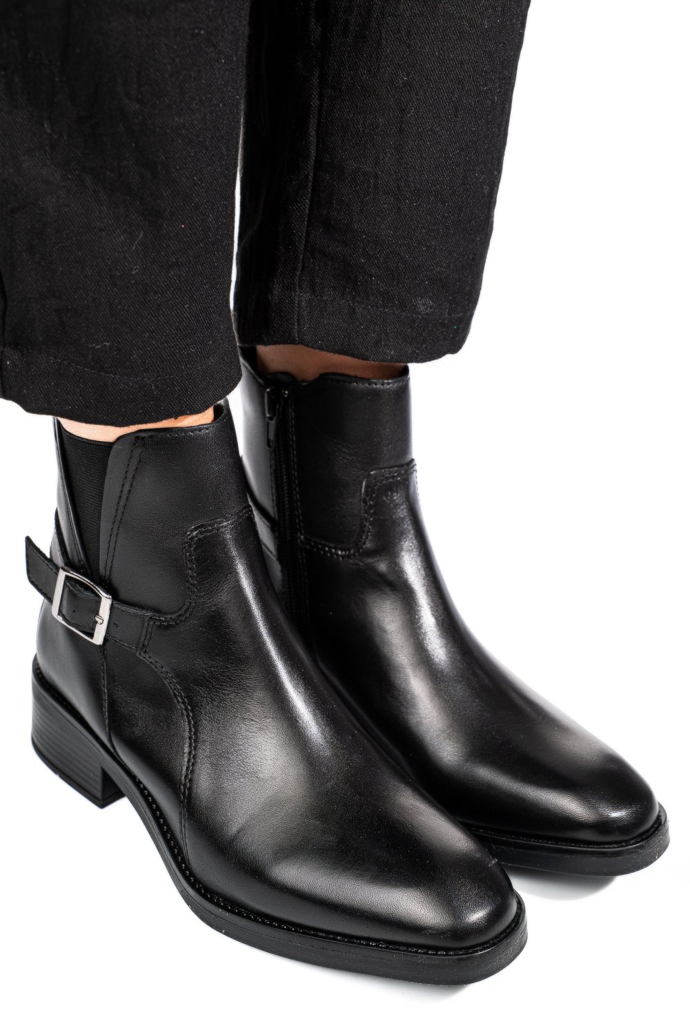 Fekete természetes bőr bakancs vs7hb22-4203