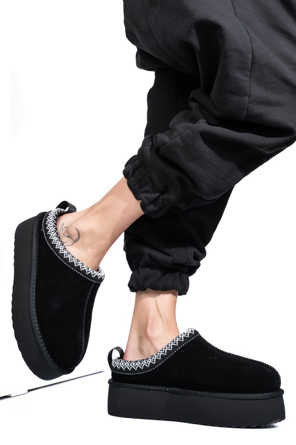 Fekete fordított bőr csizma 1s7h253