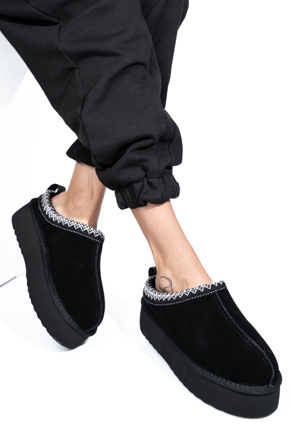 Fekete fordított bőr csizma 1s7h253