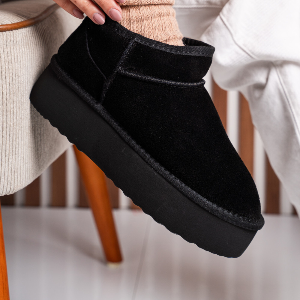 Lapos sarkú női csizma