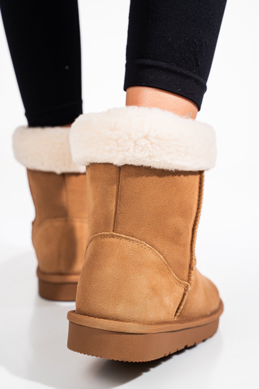 Barna fordított bőr csizma 1s7h221