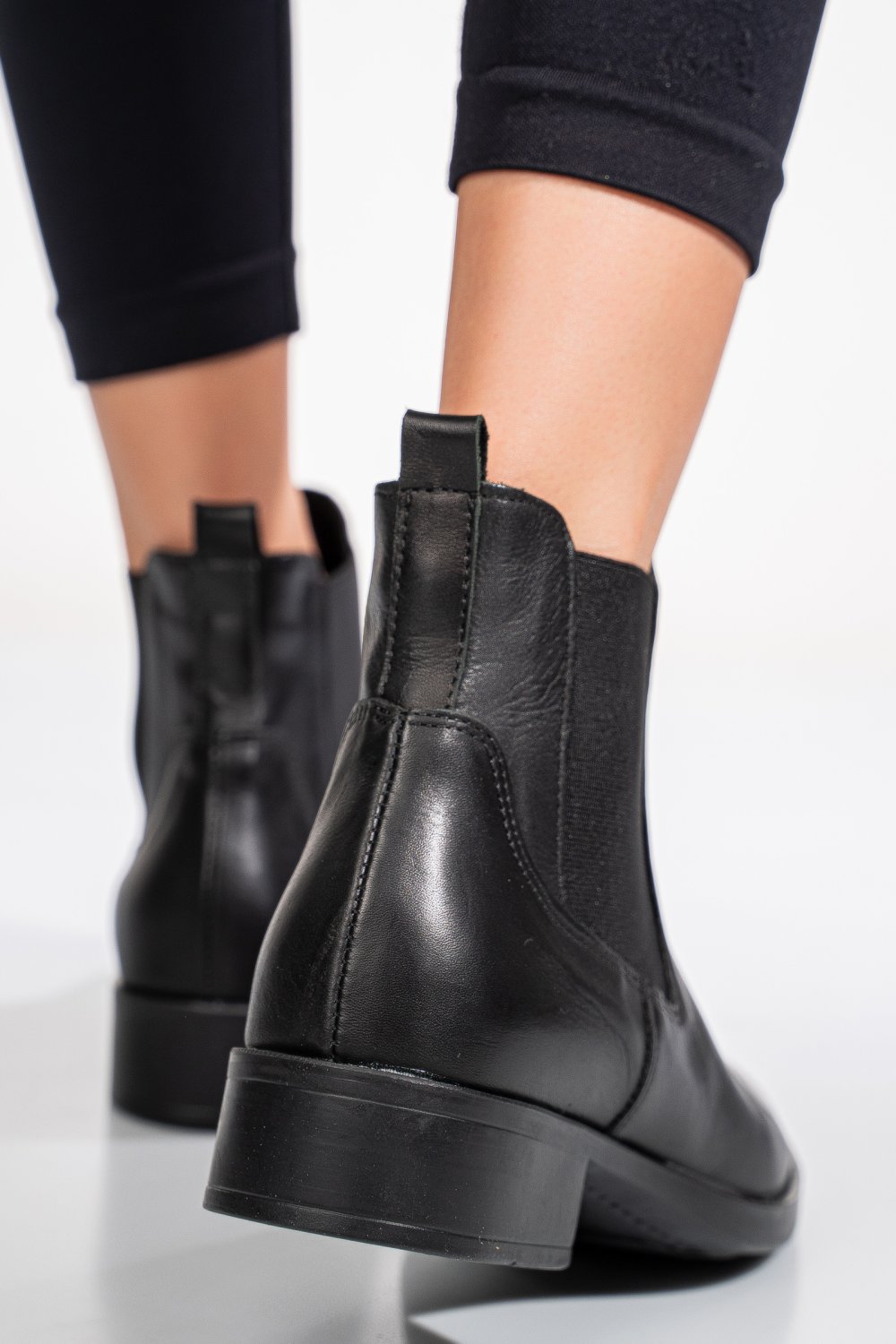 Fekete természetes bőr bakancs 5s7h0130295