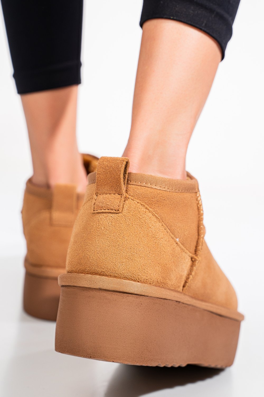 Barna fordított bőr csizma 1s7h250