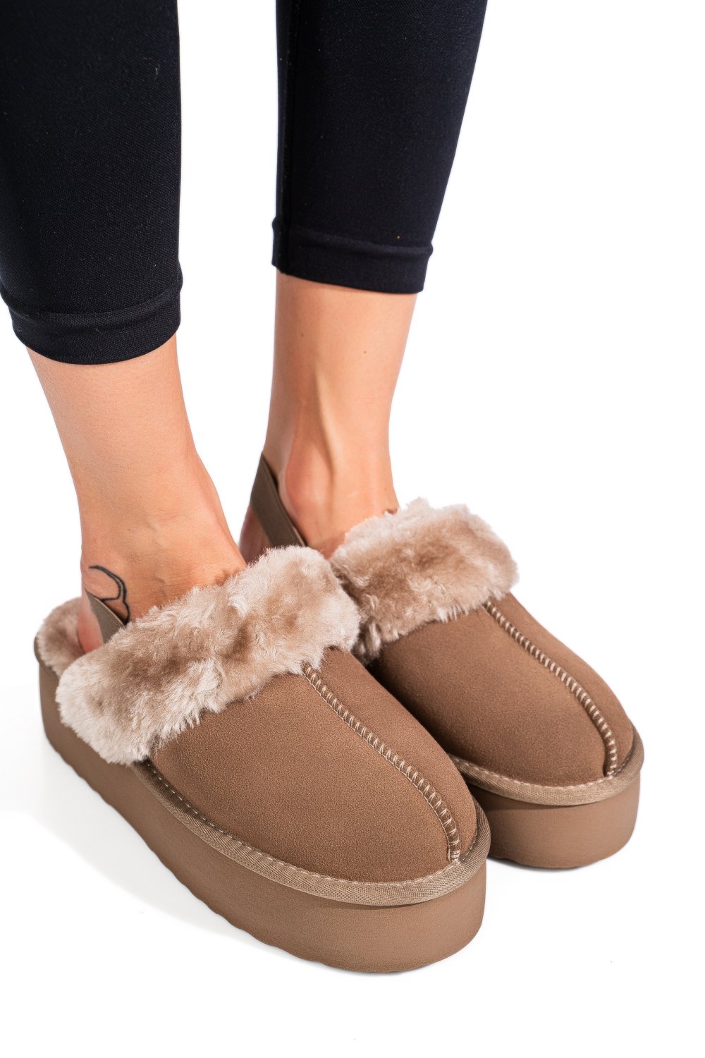 Bézs fordított bőr papucs 1s7h255