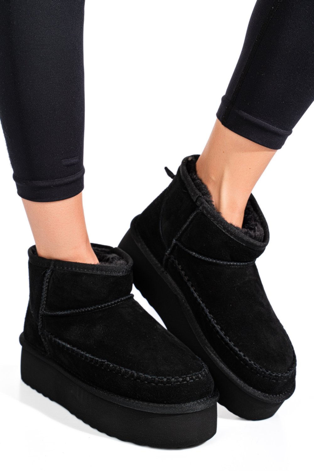 Fekete fordított bőr csizma 1s7h262