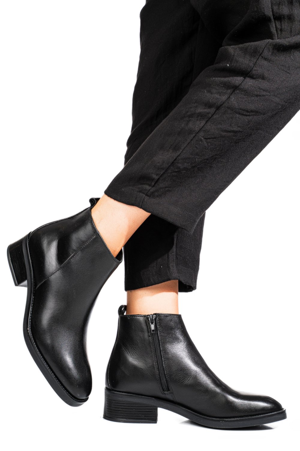 Fekete természetes bőr bakancs vs7hb22-4204