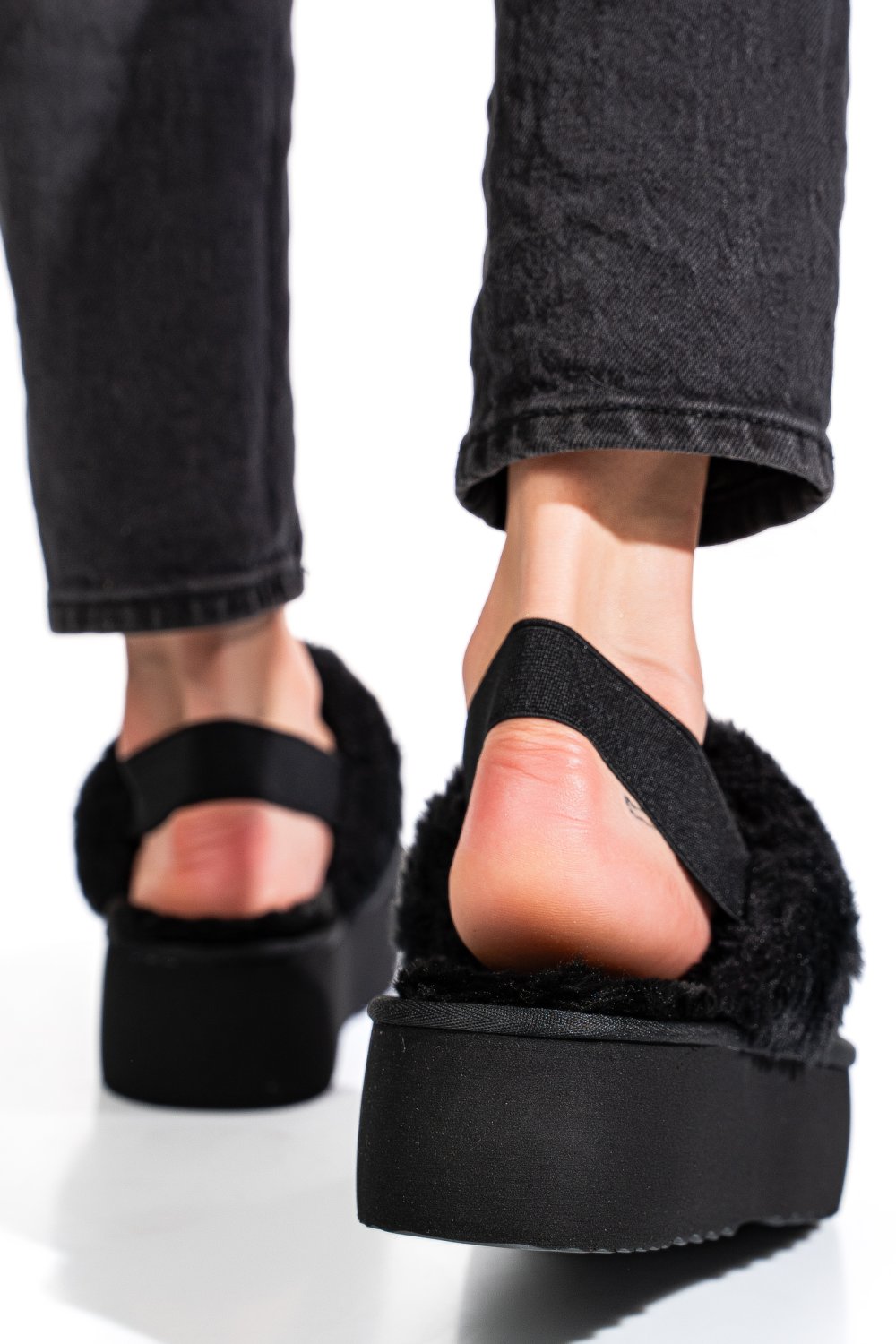 Fekete fordított bőr papucs 1s7h255