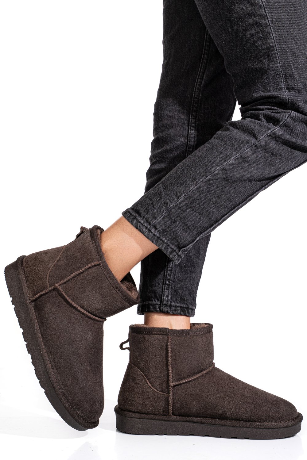 Barna fordított bőr csizma is7h1201