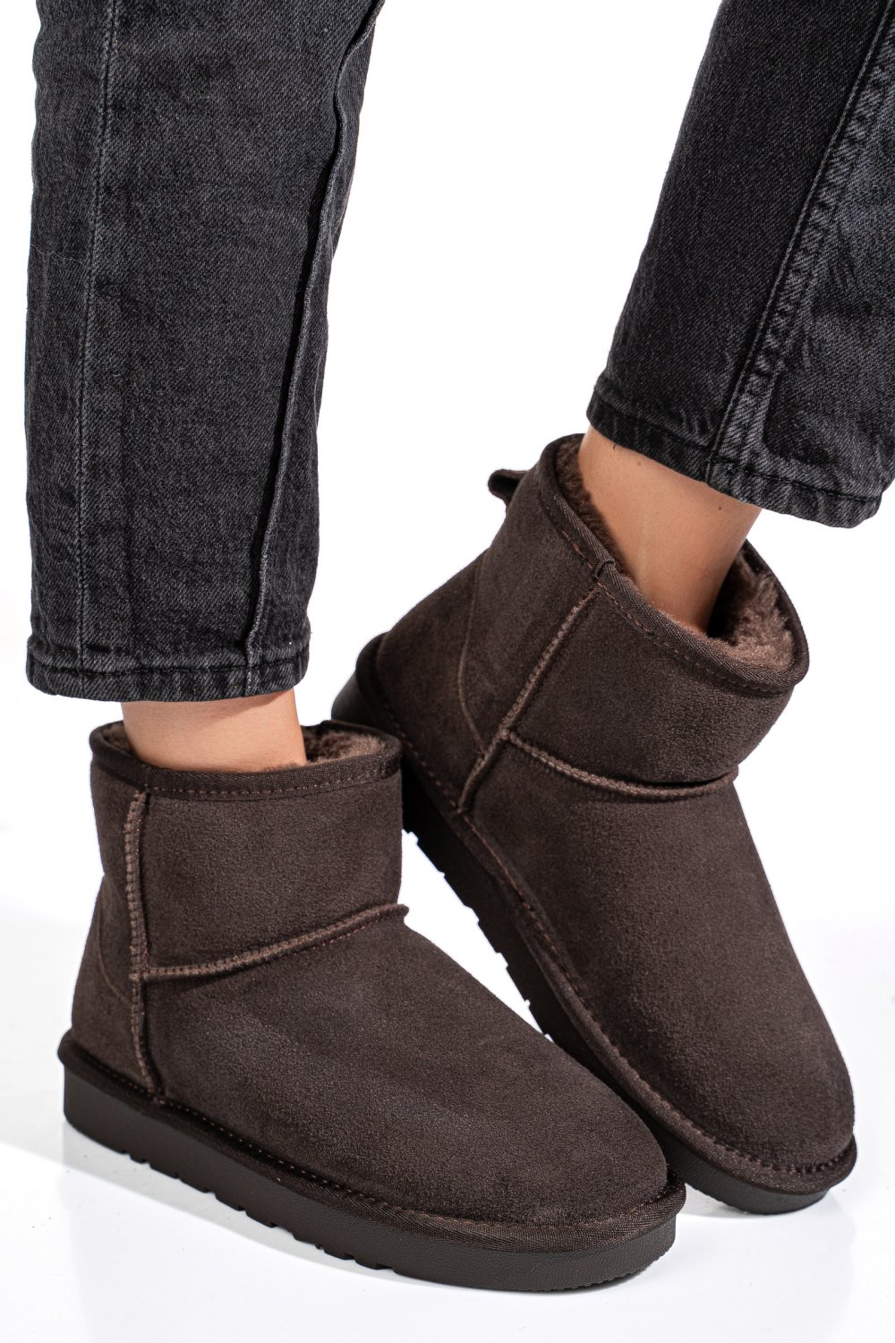 Barna fordított bőr csizma is7h1201