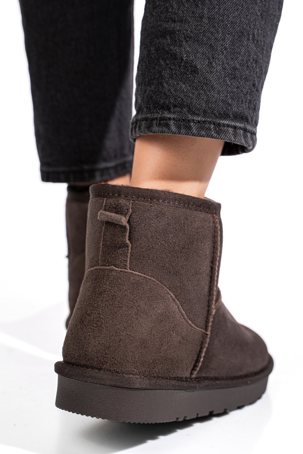 Barna fordított bőr csizma is7h1201