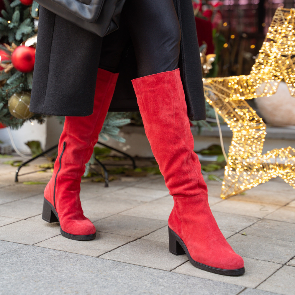 Magassarkú női csizma